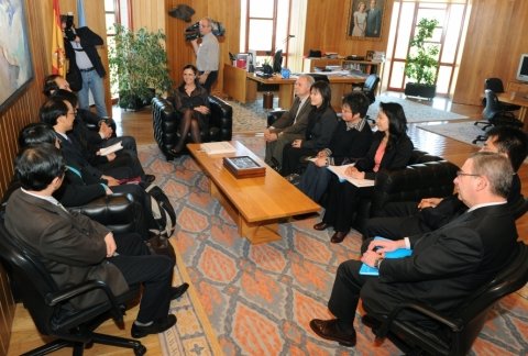 Imaxes visita o parlamento. - Xornadas sobre autonomías en España e China: Galicia como exemplo